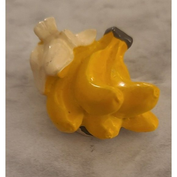 Peeled Banana In Bundle Of Bananas Vintage Refrigerator Magnet - SEE DESCRIPTION - Picture 2 of 7